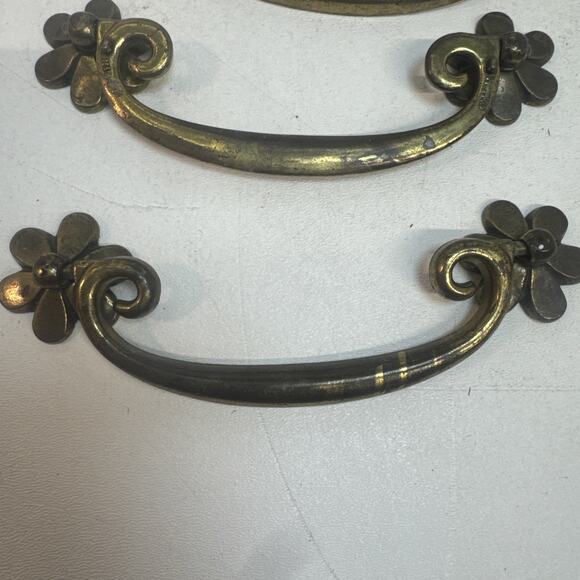 Set of 5 Vintage Brass Drawer Handle Pulls Clover MCM Swivel No Screws Flowers - Picture 2 of 6